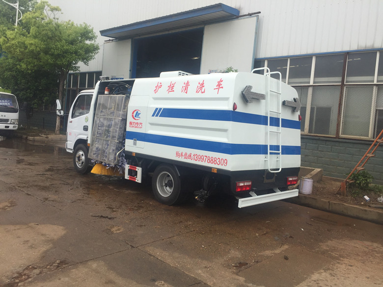 城市护栏清洗车