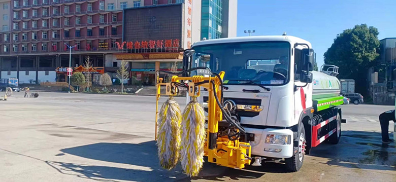 护栏清洗车的分类及优势