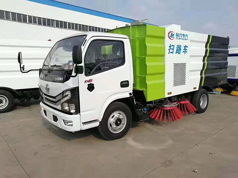 为什么现在多功能洒水扫路车备受用户青睐