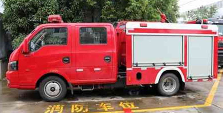 国六东风途逸双排2吨水罐消防车价格
